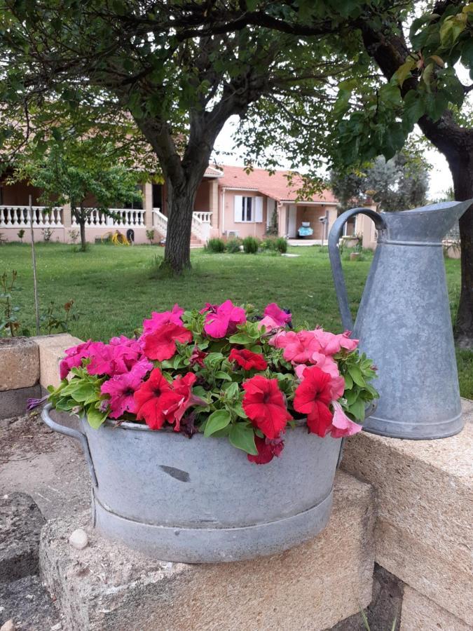 B&B Gite D'Ayran Saint-Quentin-la-Poterie Exterior photo